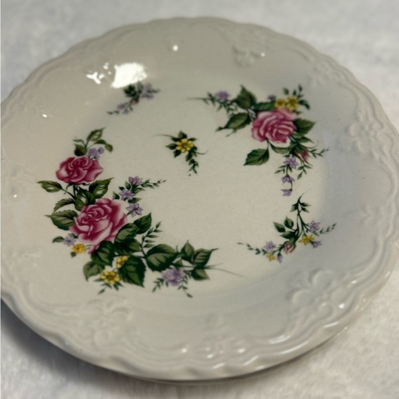 Beverly Rose White Pink Floral Dinnerware Salad Plates Elegant Cottagecore VTG - Picture 2 of 11